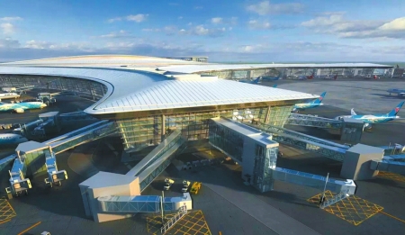 天府国际机场首个单体建筑封顶