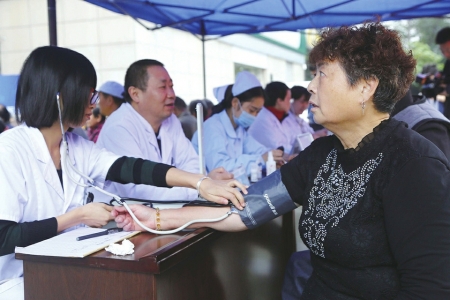 明天(周六)成都石人公园 名老中医免费问诊