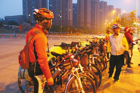 3200公里长江之旅 老顽童自贡出发骑车到杭州