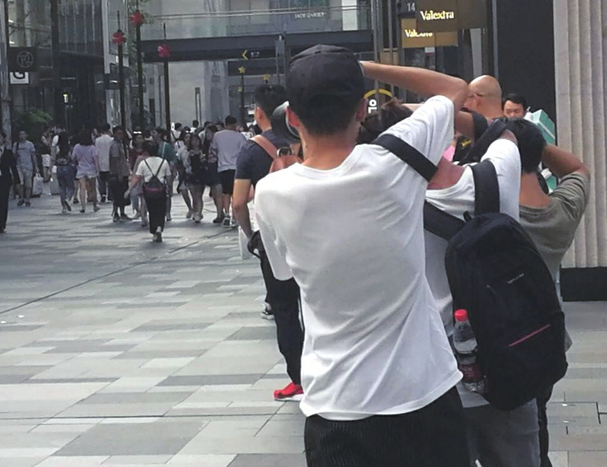 成都太古里街头拍客拍什么?如何谋生?担不担心侵权?